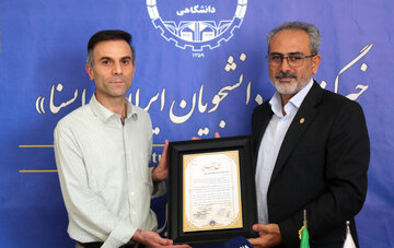 تجلیل حضور علیرضا حسین‌نژاد مدیرکل کمیته امداد امام خمینی(ره) استان اردبیل از خبرنگاران ایسنا