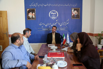 حضور مجید کوهی مدیرکل هواشناسی استان اردبیل و مریم خروشی مدیر روابط عمومی جهاد دانشگاهی استان اردبیل به مناسبت روز خبرنگار در ایسنا