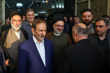 سیدمحمدعلی ابطحی و اسحاق جهانگیری در مراسم تشییع و تدفین مرحومه نساءالسادات آل یاسین