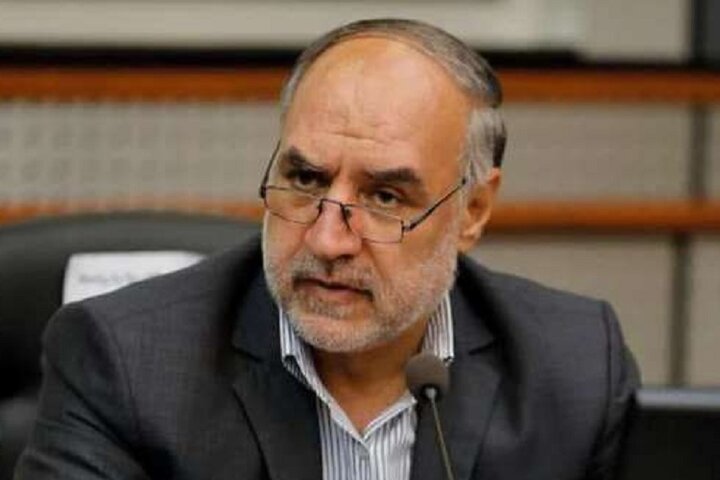 استاد دانشگاه شیراز: شعر دانشجویی باید به مسائل امروز جامعه پاسخ دهد