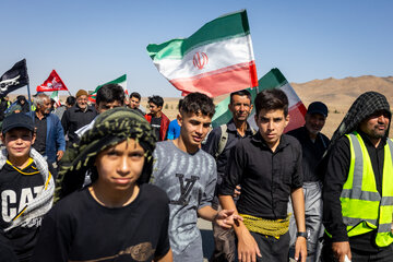 زائران پیاده حرم امام رضا (ع)