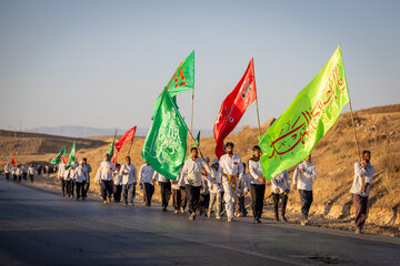 زائران پیاده حرم امام رضا (ع)