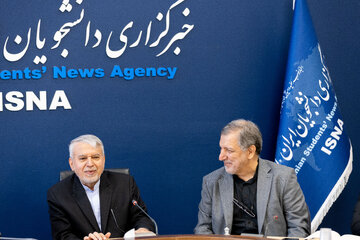 حضور علی منتظری، رئیس جهاد دانشگاهی و سیدرضا صالحی‌امیری، وزیر میراث فرهنگی، گردشگری و صنایع دستی به مناسبت روز خبرنگار در ایسنا