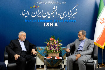 حضور علی منتظری، رئیس جهاد دانشگاهی و سیدرضا صالحی‌امیری، وزیر میراث فرهنگی، گردشگری و صنایع دستی به مناسبت روز خبرنگار در ایسنا