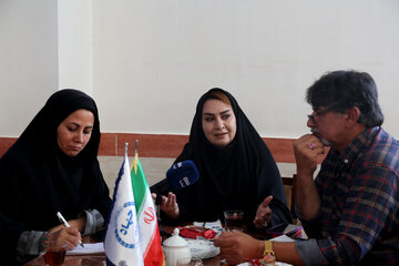 حضور علیرضا انوش مدیرمسئول نشریه تایماز و پروین حسینی مدیرمسئول پایگاه خبری تایمازنیوز به مناسبت روز خبرنگار در تحریریه ایسنا