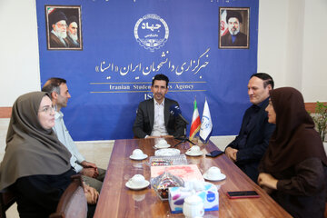 حضور اسماعیل آذرمی سرپرست خبرگزاری مهر استان اردبیل به مناسبت روز خبرنگار در تحریریه ایسنا