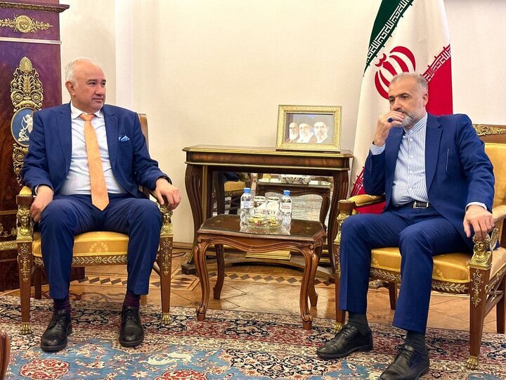 Iranian, Pakistani ambassadors in Moscow discuss trilateral cooperation