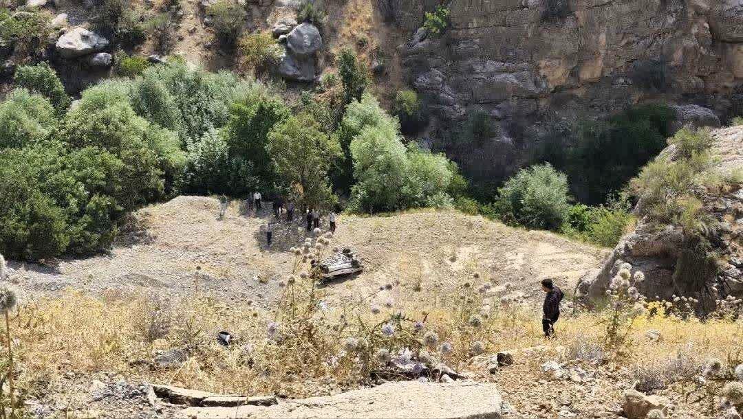 انحراف پژو پارس در «گردنه قلیونی» ۳ فوتی و یک مصدوم بر جای گذاشت