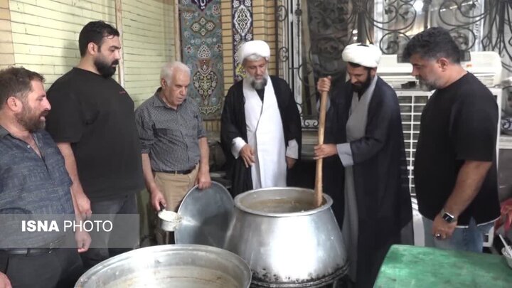 آملیها پای سنت چندین ساله حلیم پزی در دهه آخر صفر