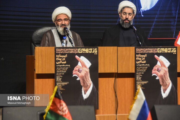 امام جمعه سمنان: پیروزی نهایی از آن جبهه حق است/رهبرشهید راه و رسم ایستادگی را به ما آموخت