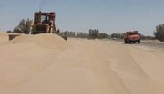 جمع آوری شن های روان از روستای شمال سیستان و بلوچستان
