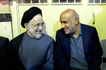 امین حسین رحیمی و سیدمحمد خاتمی در مراسم بزرگداشت نساءالسادات آل یاسین

