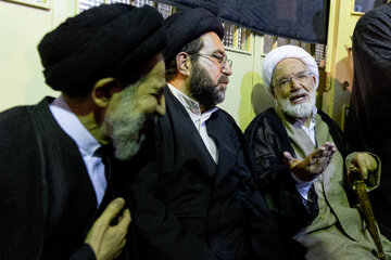 مهدی کروبی و سیدمحمدحسن ابوترابی فرد در مراسم بزرگداشت نساءالسادات آل یاسین

