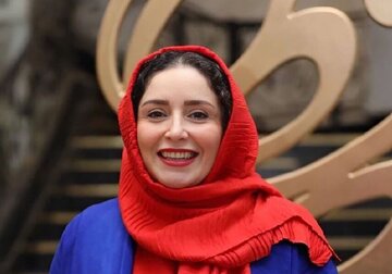 ژاله صامتی اثری کمدی به صحنه می‌برد