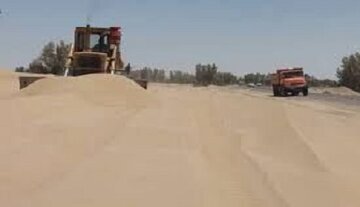 جمع آوری شن‌های روان از روستای شمال سیستان و بلوچستان