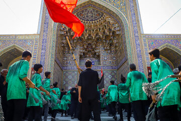 عزاداری شهادت امام رضا ( ع ) در حرم مطهر رضوی