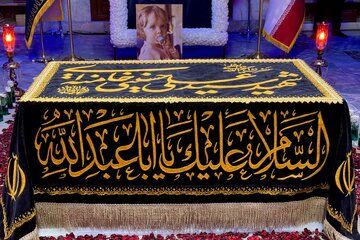 زیارت مزار رهبر شهید انقلاب در سالروز شهادت امام رضا (ع)