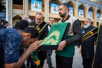 لاله گردانی بمناسبت شهادت امام رضا (ع) در حرم شاهچراغ(ع) -شیراز