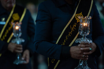 لاله گردانی بمناسبت شهادت امام رضا (ع) در حرم شاهچراغ(ع) -شیراز
