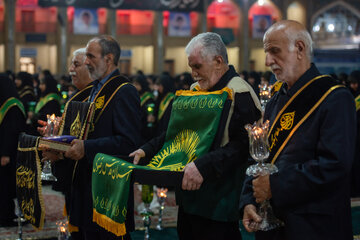 لاله گردانی بمناسبت شهادت امام رضا (ع) در حرم شاهچراغ(ع) -شیراز