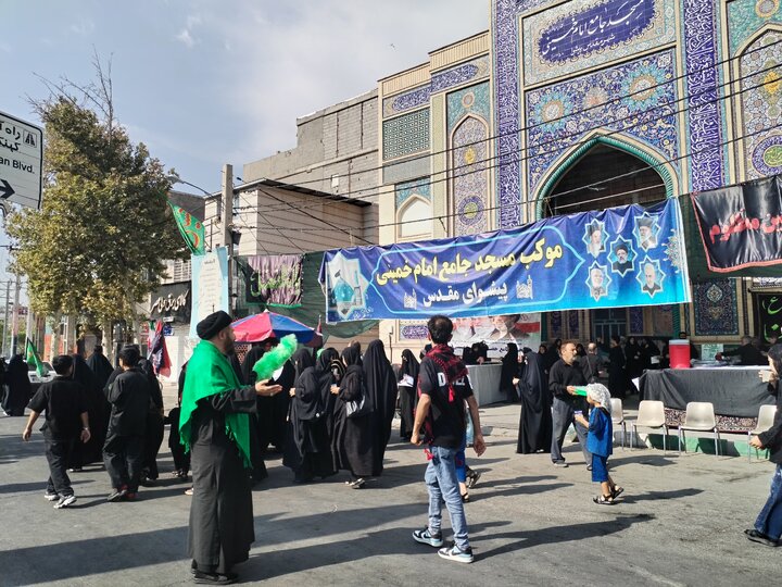 دلدادگی از جنس نور؛ وداع مردم پیشوا با ماه صفر در حرم جعفر بن موسیالکاظم(ع)