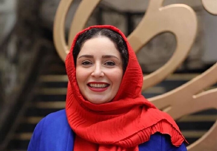 ژاله صامتی اثری کمدی به صحنه می‌برد