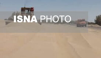 جمع آوری شن‌های روان از روستای شمال سیستان و بلوچستان