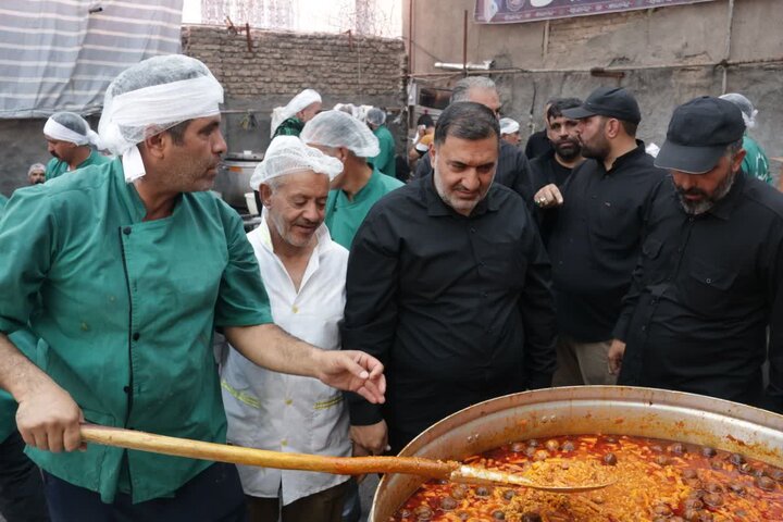 خدمت‌رسانی ثاراللهیان کرمان به زائران امام رئوف در مشهد مقدس+ عکس