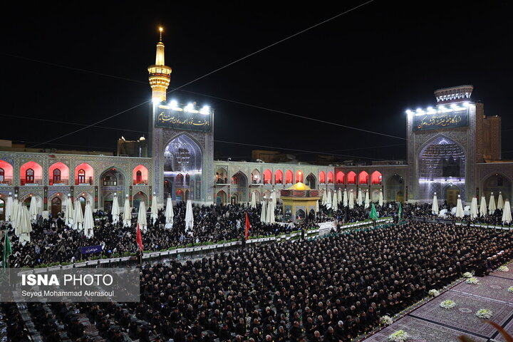 شام غریبان امام رضا(ع)؛ خیابان‌هایی که به عشق امام مهربانی‌ها سیاه‌پوش شدند