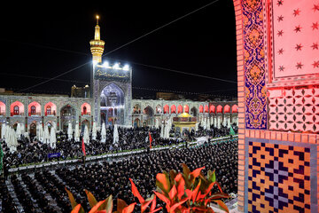 مراسم شام غریبان شهادت امام رضا(ع) در حرم مطهر رضوی