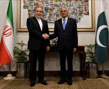 پیام تبریک وزیر امور خارجه به همتای پاکستانی به مناسبت روز استقلال این کشور