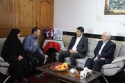 دیدار وزیر ارتباطات با خانواده شهید امیر بهادر مایوان در بجنورد