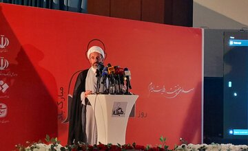 امام‌جمعه ایلام: خبرنگاران ارکان مهم جهاد تبیین‌اند؛ باید صدای این قشر را شنید
