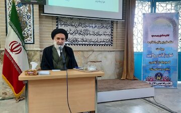 امام جمعه شهرکرد: پرداخت زکات به کاهش فقر در جامعه کمک می‌کند
