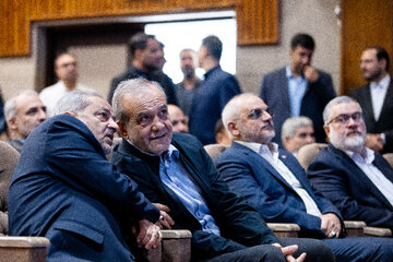 مسعود پزشکیان، رئيس جمهور و علیرضا کاظمی، وزیر آموزش و پرورش در سی‌ونهمین اجلاس روسای آموزش و پرورش سراسر کشور