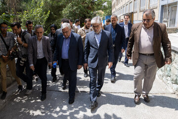 بازدید حسین سیمایی صراف، وزیر علوم از روند بازسازی خوابگاه‌ها و واحدهای پژوهشی دانشگاه شهید بهشتی