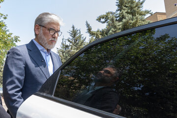 بازدید حسین سیمایی صراف، وزیر علوم از روند بازسازی خوابگاه‌ها و واحدهای پژوهشی دانشگاه شهید بهشتی