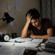 رقابت در دانشگاه؛ فرصتی برای رشد یا عاملی برای فرسودگی دانشجویان؟