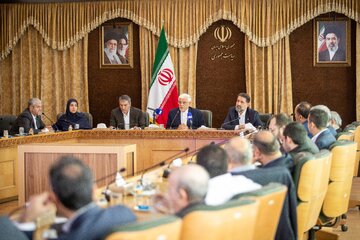 دیدار جمعی از مدیران رسانه‌های کشور با محمدرضا عارف، معاون اول رئیس جمهور