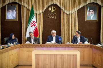 دیدار جمعی از مدیران رسانه‌های کشور با محمدرضا عارف، معاون اول رئیس جمهور
