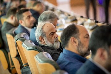 محمدعلی ‌نادعلی‌زاده، مدیرعامل خبرگزاری دانشجویان ایران در دیدار جمعی از مدیران رسانه‌های کشور با محمدرضا عارف، معاون اول رئیس جمهور