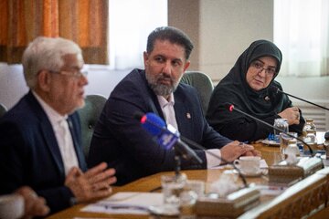 دیدار جمعی از مدیران رسانه‌های کشور با محمدرضا عارف، معاون اول رئیس جمهور