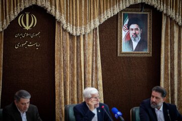 دیدار جمعی از مدیران رسانه‌های کشور با محمدرضا عارف، معاون اول رئیس جمهور