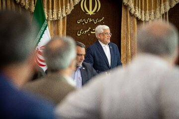 دیدار جمعی از مدیران رسانه‌های کشور با محمدرضا عارف، معاون اول رئیس جمهور