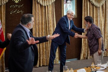 دیدار جمعی از مدیران رسانه‌های کشور با محمدرضا عارف، معاون اول رئیس جمهور