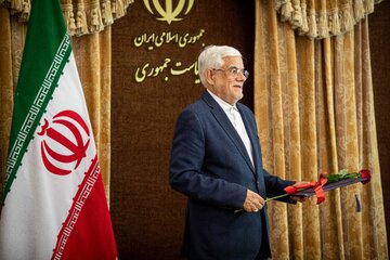 دیدار جمعی از مدیران رسانه‌های کشور با محمدرضا عارف، معاون اول رئیس جمهور