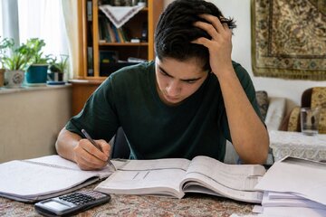 راهکارهای عبور از استرس کنکور؛ والدین چگونه «پناهگاه آرامش» فرزندان باشند؟