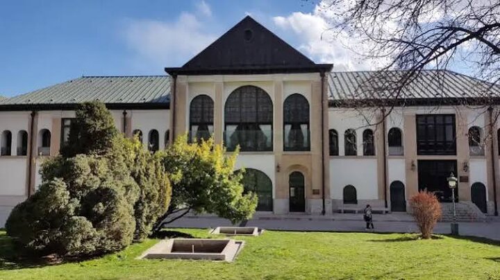 در کاخ نیاوران چه خبر است؟