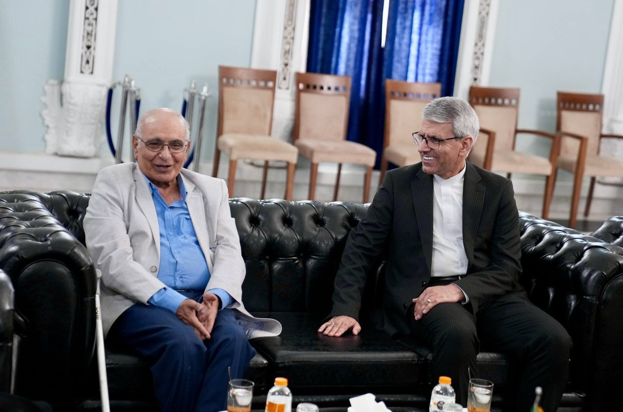 گفتگوی صمیمانه سخنگوی وزارت امور خارجه واستاد هوشنگ مرادی کرمانی