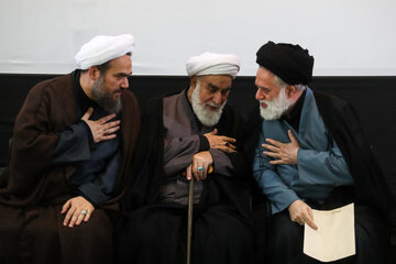 سید مصطفی خامنه‌ای، محمد محمدی گلپایگانی و محمدجواد محمدی گلپایگانی در مراسم بزرگداشت چهلم «آقای شهید ایران»